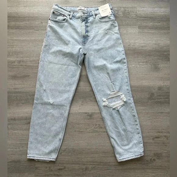 Abercrombie & Fitch Pants - Abercrombie & Fitch Mom high rise jeans Sz 30
